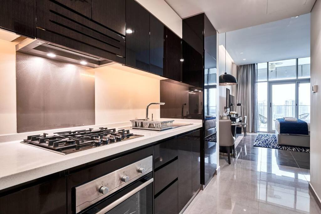 5* Studio, 10min Walk To Mall, 1min Bay Sqr Апартаменти Дубай