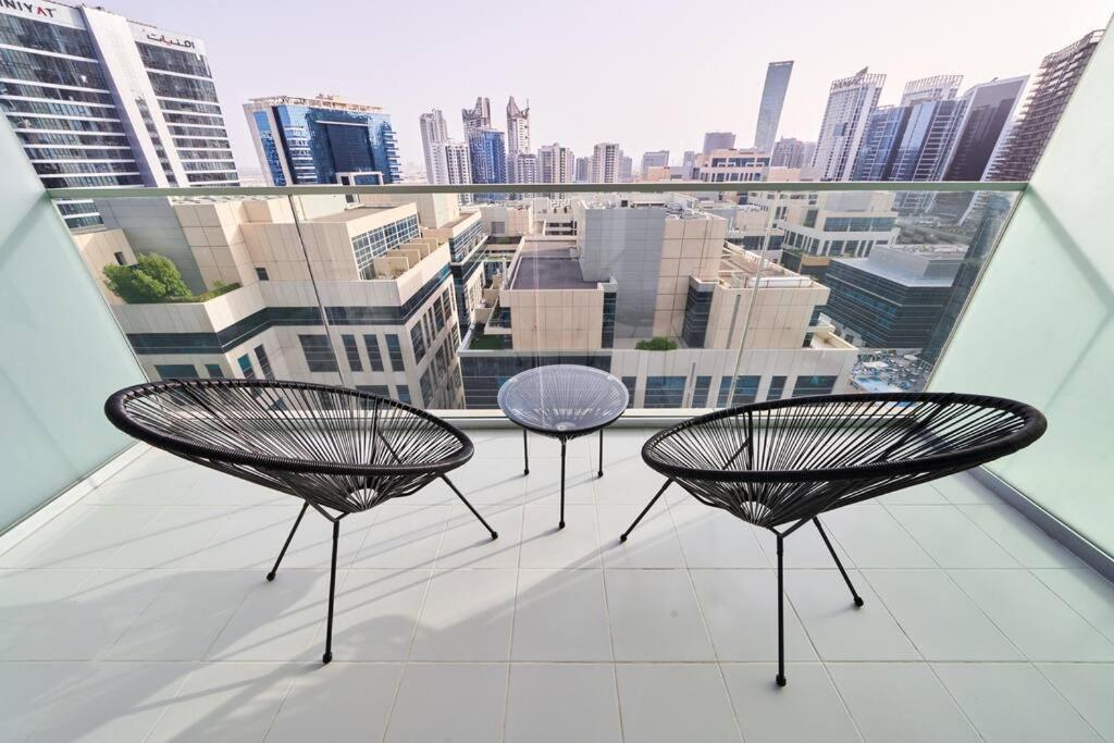 Апартаменти 5* Studio, 10min Walk To Mall, 1min Bay Sqr