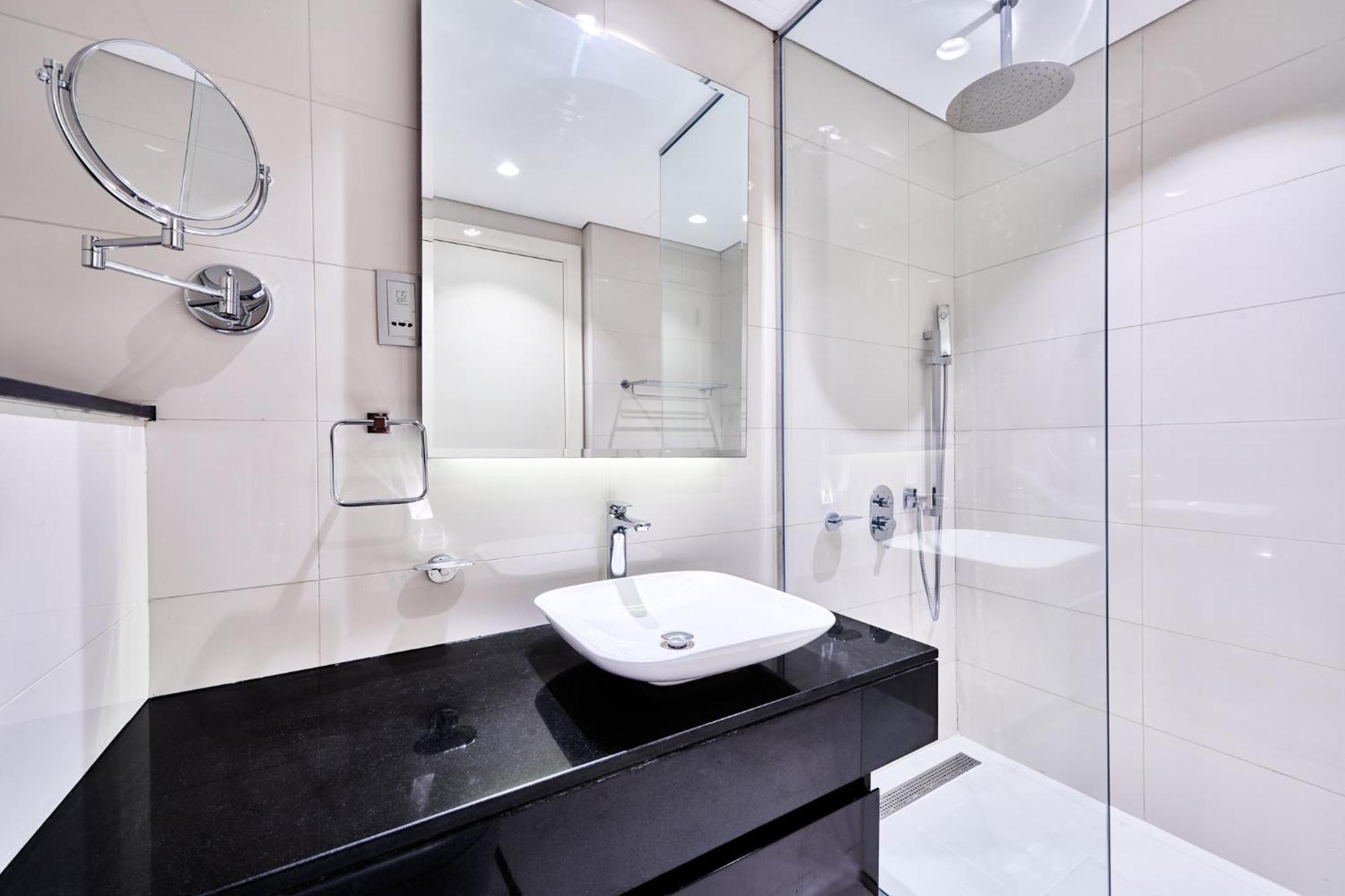 5* Studio, 10min Walk To Mall, 1min Bay Sqr Апартаменти Дубай