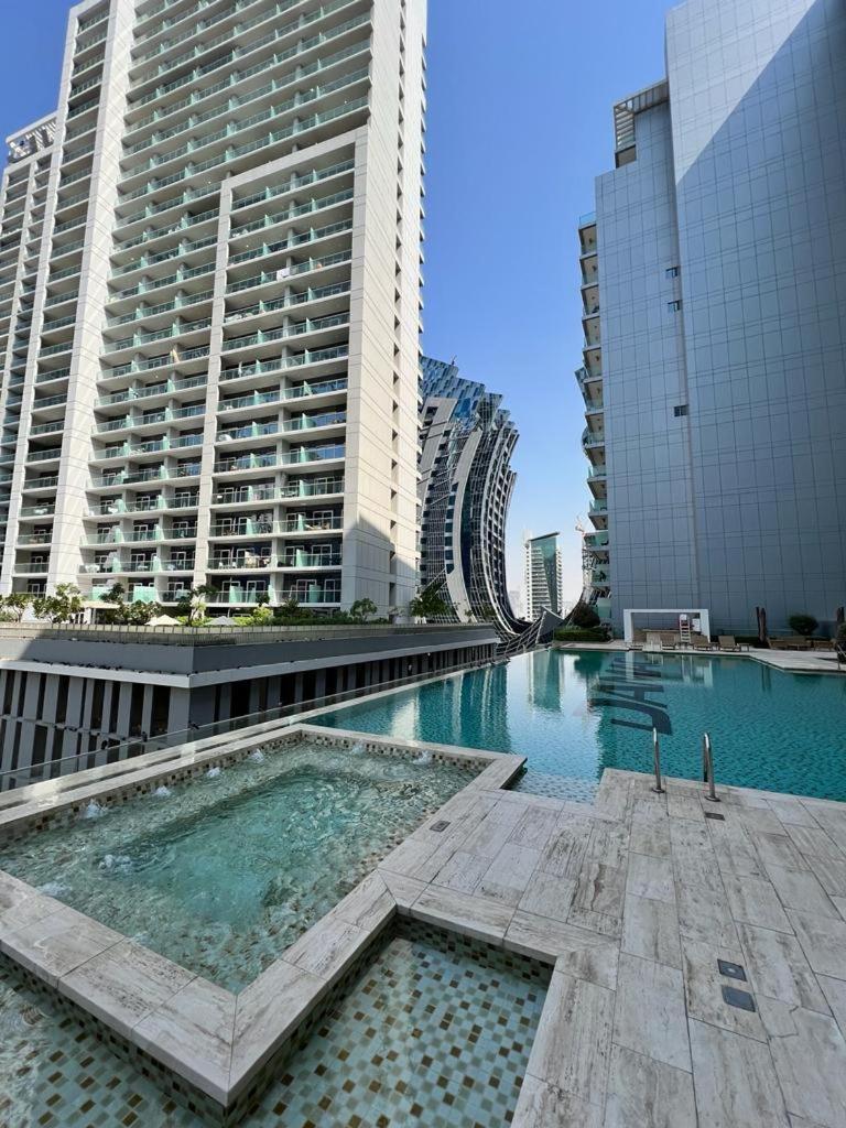 Апартаменти 5* Studio, 10min Walk To Mall, 1min Bay Sqr *